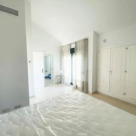 Atico Duplex Con Vistas Al Golf דירה *